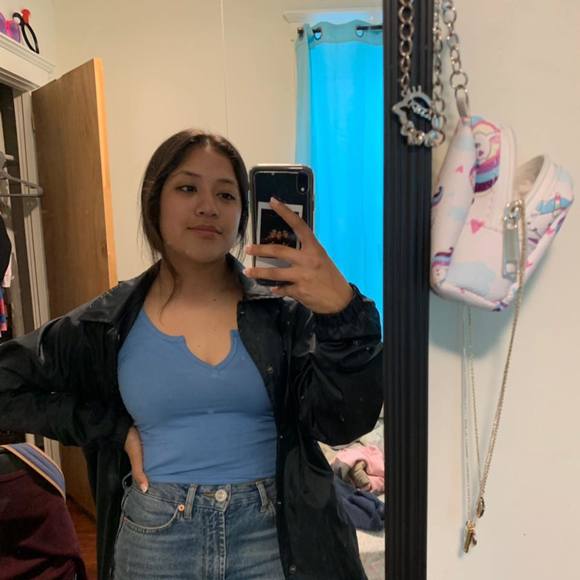 Meet your Posher, Stephanie - Picture 1 of 1